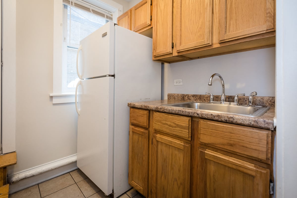 renovated kitchen stainless steel appliances wood floors hyde park chicago apartment rental
